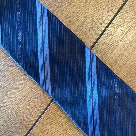 Vintage ARMANI Tie (100% Silk, Made in Italy) - Blue/Dark Blue - Picture 2 of 4